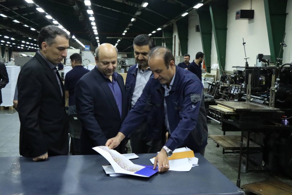 گزارش تصویری/ معاون رسانه‌ای و تبلیغات وزارت فرهنگ و ارشاد اسلامی از شرکت چاپ و نشر بازدید کرد